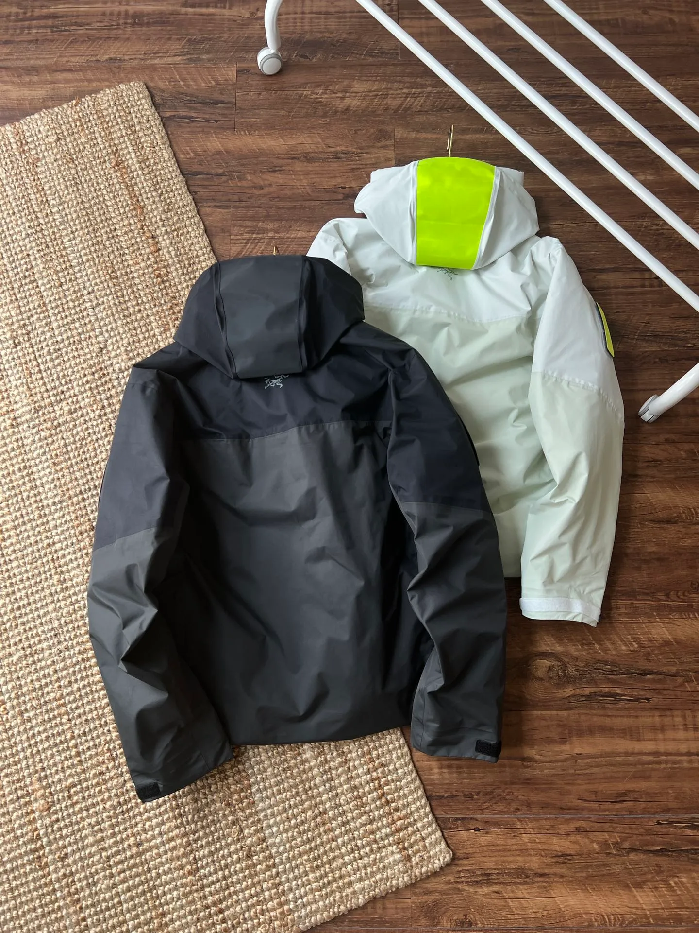 【Hot Sale 】 Arctervx SYSTEMA Series Axis Insulated，Jacket ， Same Style 💥 ， Wear-Resistant ，Breathable ~ ， Breathable ， Breathable ， ， Velcro® ，3L GORE TEX Cknit 40d，gsm e PTFE ， 100% ，20d ， DWR 40gsm，TPU Coreloft TM Continuous 65 (65g/m 2) ， Arc teryx ，Sto WHOOd TM ， ， SIZE：S M L XL XXL Size S 118 66 160~165 90~120 M 122 68 165~170 130~145 L 126 71 170~175 150~155 XL 130 74 175~180 160～165 XXL 132 76 180~185 170～190
